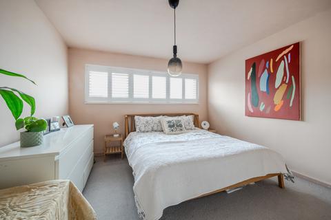 43 Stow Crescent, London, E17 5EG