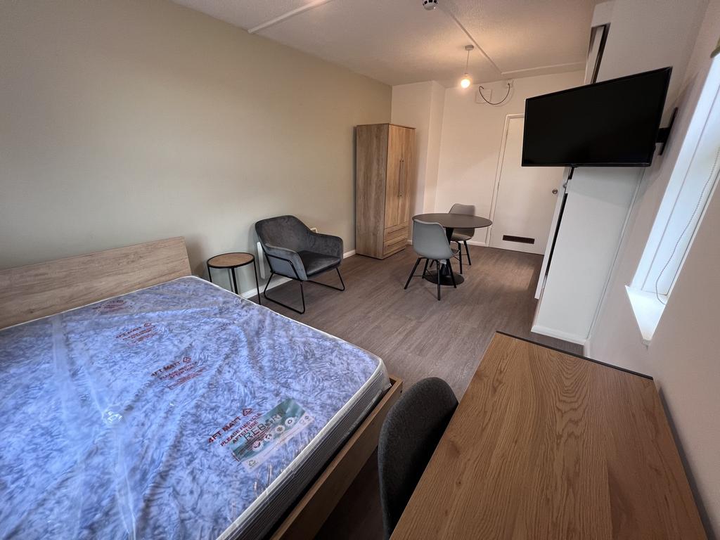 A spacious and well-lit double bedroom featurin...