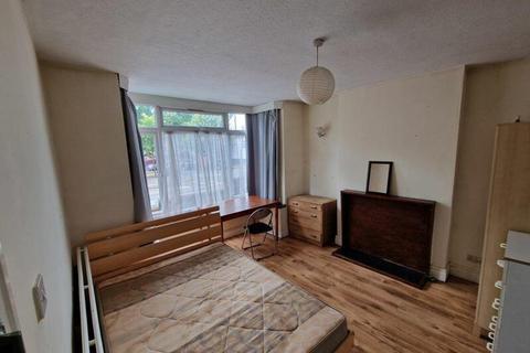 4 bedroom house to rent, Harrington Drive, Nottingham NG7