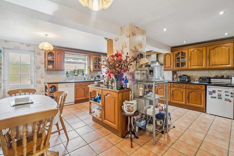 35 Bathurst Walk, Iver, SL0 9EE