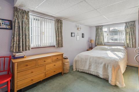 35 Bathurst Walk, Iver, SL0 9EE