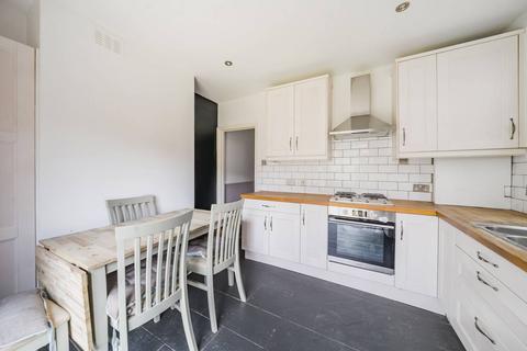 2 bedroom maisonette to rent, Woodbury Street, Tooting Broadway, London, SW17