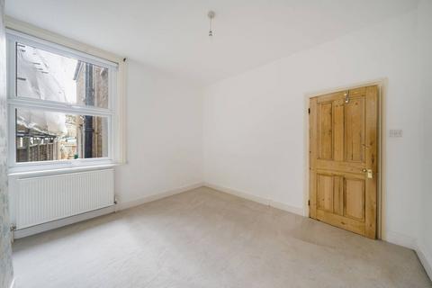 2 bedroom maisonette to rent, Woodbury Street, Tooting Broadway, London, SW17