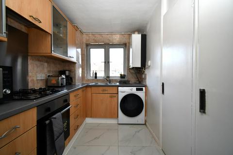 2 bedroom apartment to rent, Warner Close, London, E15