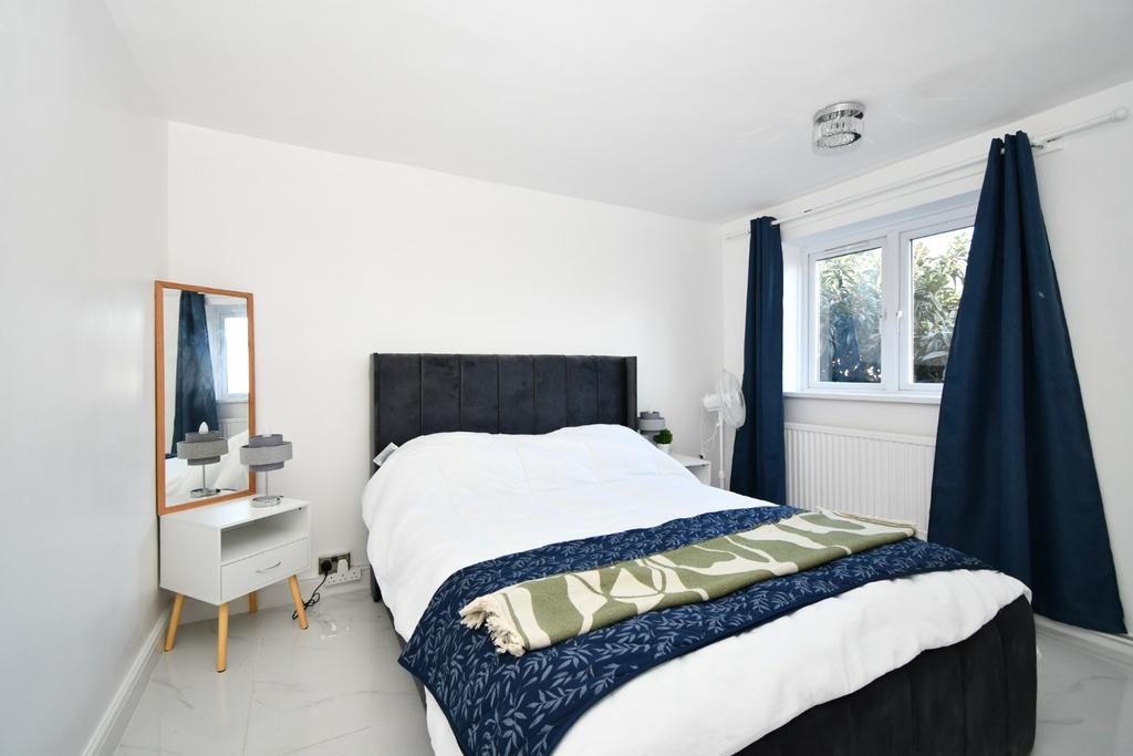 Apartment in London, Maryland - View 5