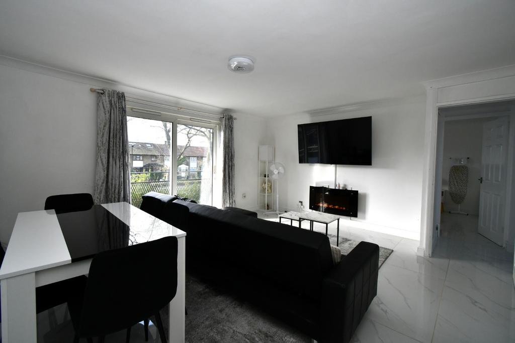 Apartment in London, Maryland - More