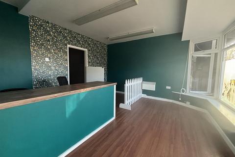 Shop to rent, Shop to Let Inglemire Lane, Hull