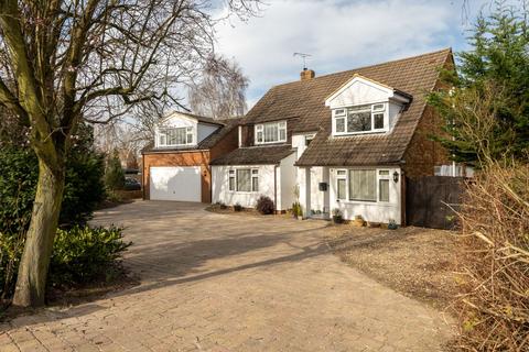 5 bedroom detached house for sale, Darlow Drive, Bedford MK40