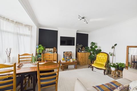 1b Clay Corner, Chertsey, KT16 8EZ
