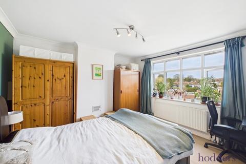 1b Clay Corner, Chertsey, KT16 8EZ