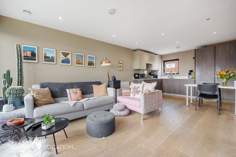 2 bedroom flat for sale, Barn Street, London, N16