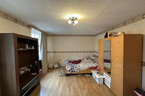 124 Drayton, Bretton, Peterborough, PE3 9XW