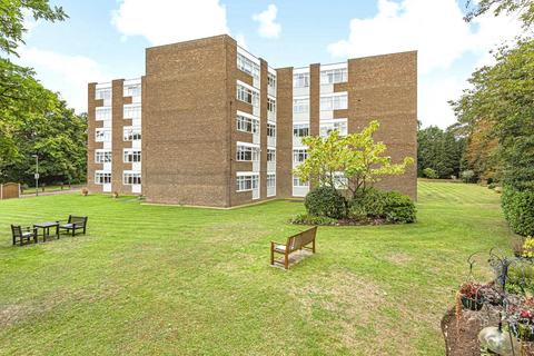 2 bedroom flat to rent, Chilton Court, Station Avenue, Walton-On-Thames, KT12