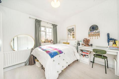 3 bedroom house to rent, Greenstead Gardens, London SW15