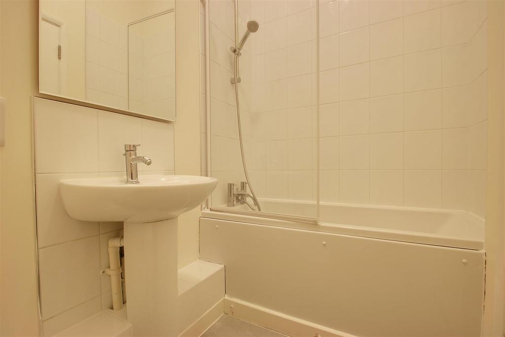 Flat 3 bathroom.jpg