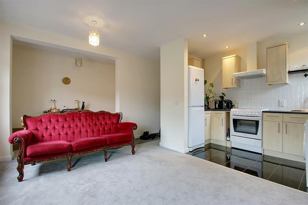 Flat 4 living kitvhen.jpg