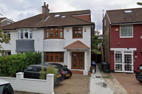 6 bedroom flat to rent, St. Dunstans Avenue, London W3