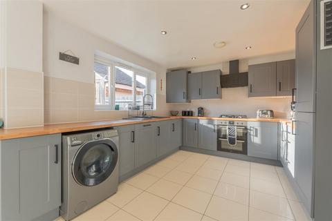 18 Dawn Close, Wollaston, Stourbridge, DY8 4GF
