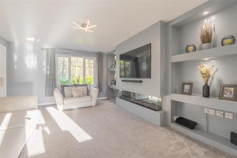 18 Dawn Close, Wollaston, Stourbridge, DY8 4GF