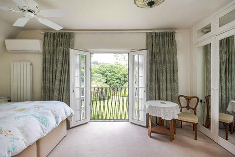 9 Flower Walk, Guildford, GU2 4EP