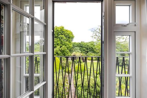 9 Flower Walk, Guildford, GU2 4EP