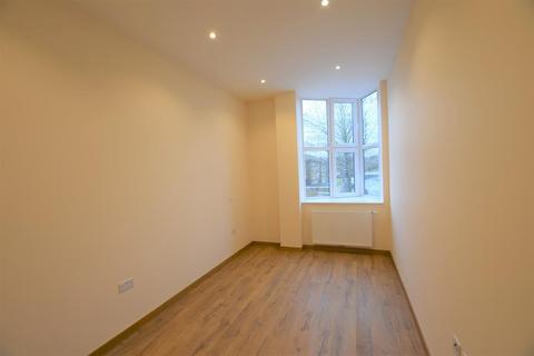 2 bedroom flat to rent, High Road, Chadwell Heath, RM6