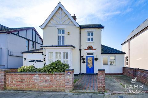 4 bedroom detached house for sale, Beaconsfield Road, Clacton-On-Sea CO15