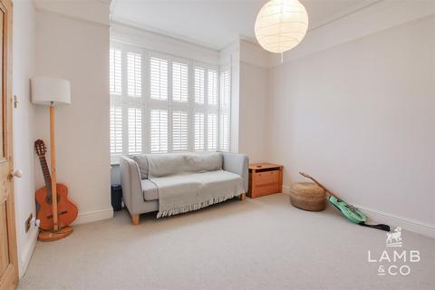 25 Beaconsfield Road, Clacton-on-sea, CO15 6BU
