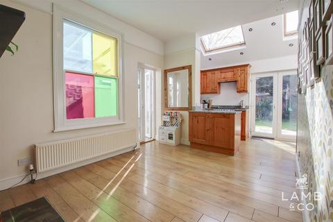 25 Beaconsfield Road, Clacton-on-sea, CO15 6BU