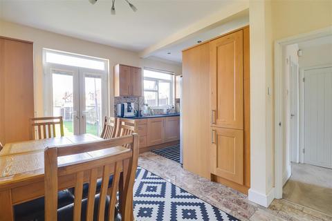 3 bedroom semi-detached house for sale, Gordon Road, Leigh-on-Sea SS9