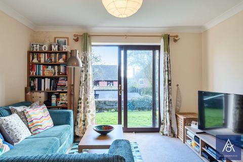 2 bedroom maisonette for sale, Highfield Court, Northamptonshire NN13