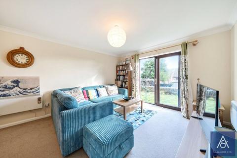 2 bedroom maisonette for sale, Highfield Court, Northamptonshire NN13