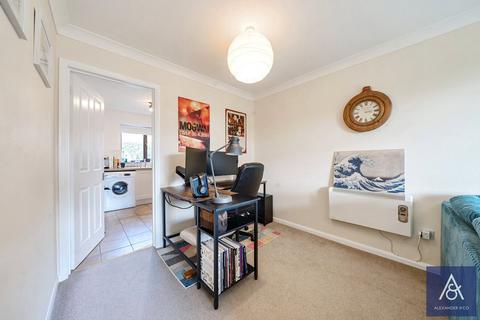 2 bedroom maisonette for sale, Highfield Court, Northamptonshire NN13