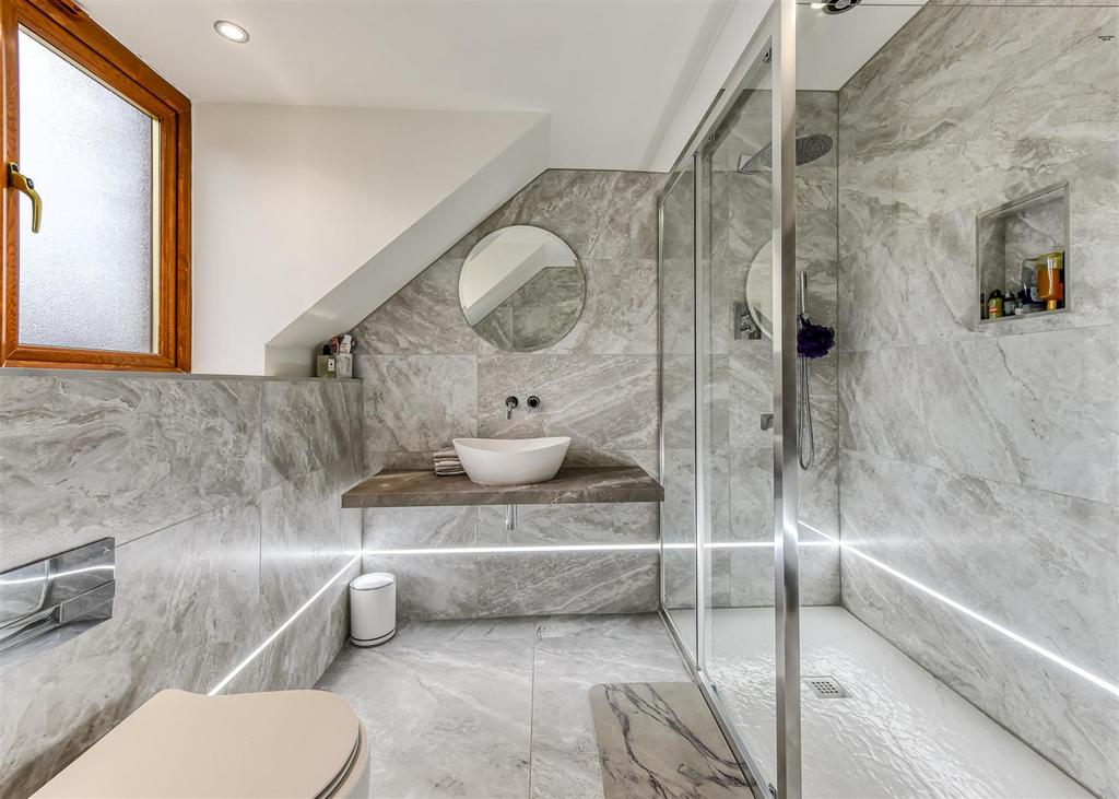 37 Chapel Lane-bath2.jpg
