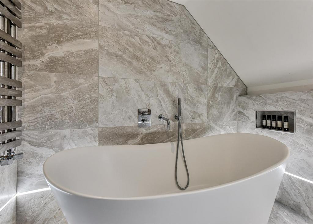 37 Chapel Lane-bath3.jpg