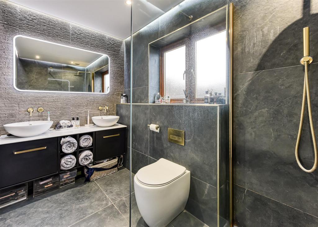 37 Chapel Lane-bed1 ensuite1.jpg