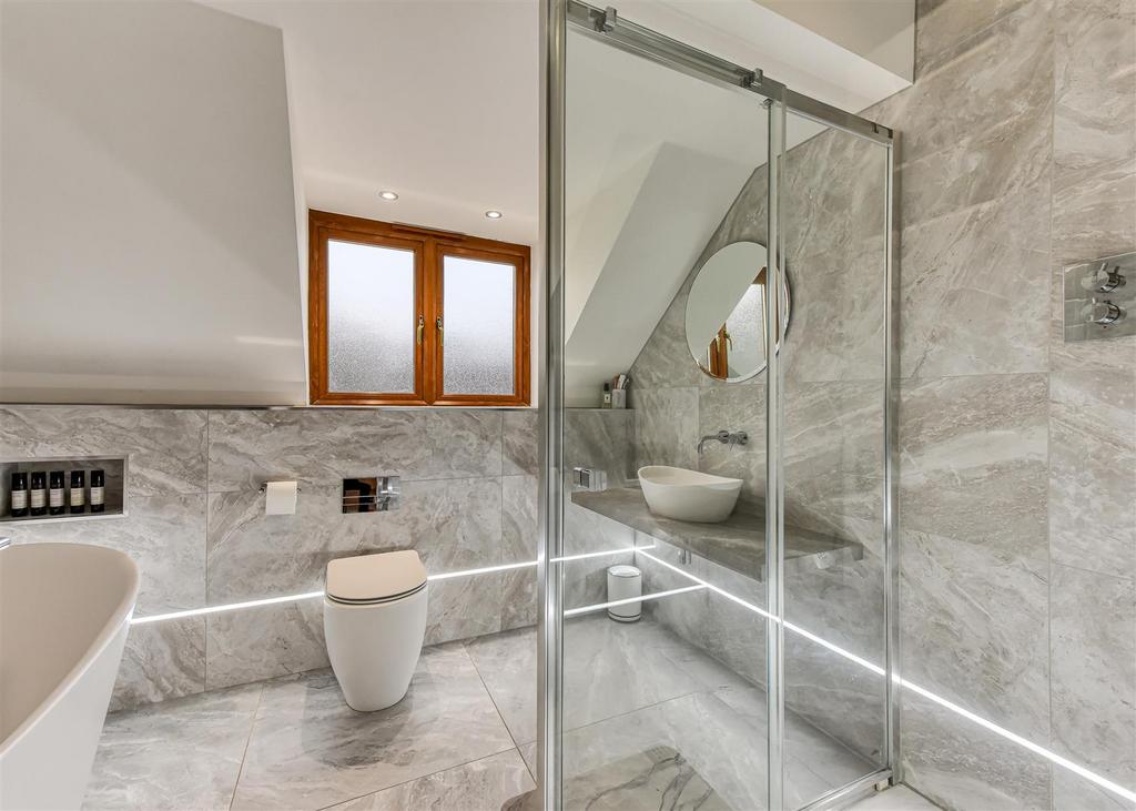 37 Chapel Lane-bath1.jpg