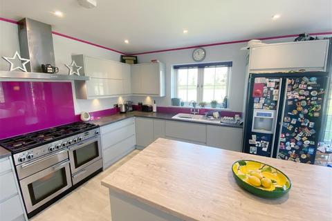 4 bedroom semi-detached house to rent, Parkers Lane, Maidens Green