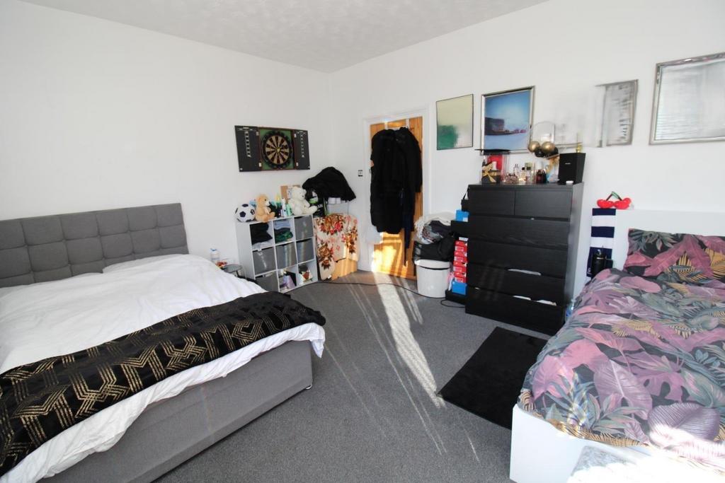 Bedroom pic 2.jpg