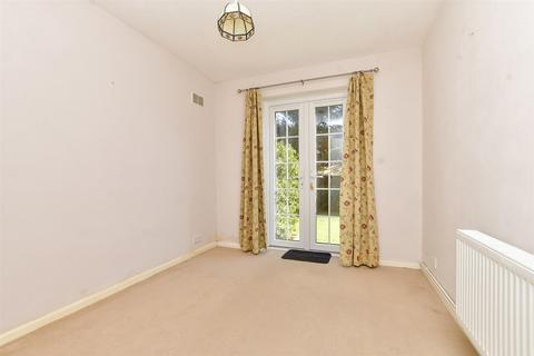 2 bedroom ground floor flat for sale, Sycamore Close, Carshalton, Surrey