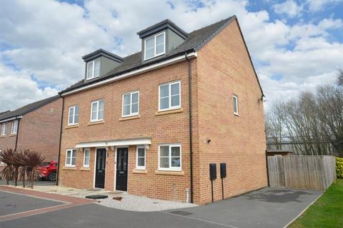 3 bedroom semi-detached house for sale, Garratt Way, Thorne, Doncaster