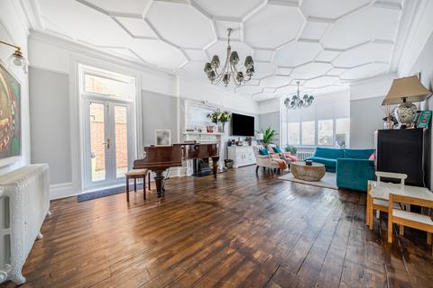 5 bedroom detached house for sale, Cambridge Road, Bromley