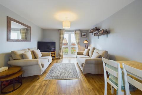 2 bedroom flat for sale, Carrick Street, Aylesbury HP18