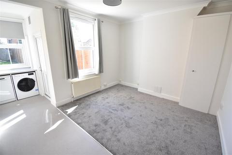 1 bedroom flat to rent, Bond Road, Surbiton