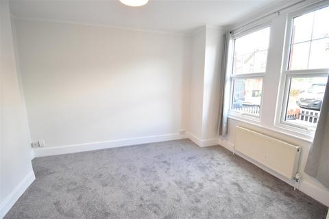 1 bedroom flat to rent, Bond Road, Surbiton