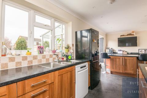 44 Broadfields Road, Exeter, EX2 5RF