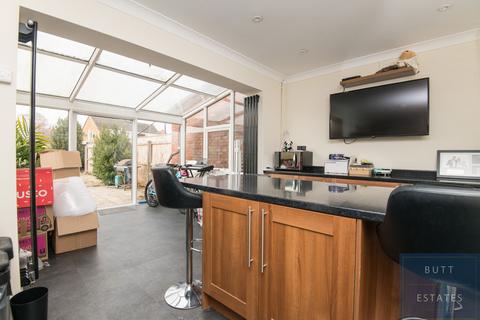 44 Broadfields Road, Exeter, EX2 5RF