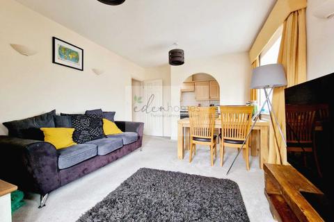 2 bedroom flat for sale, Barcelona Drive, Minchinhampton, Stroud, Gloucestershire