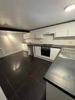 2 bedroom terraced house to rent, New Mill Road, Holmfirth