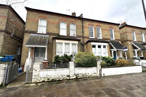 Studio to rent, Finsbury Park Road, Finsbury Park, N4